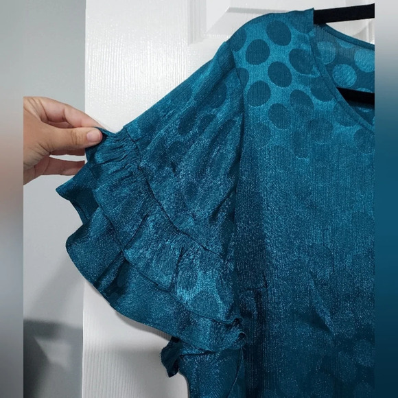 Lane Bryant Dark Turquoise Polka Dot Ruffled Sleeve Blouse in Size 20 - Picture 5 of 9